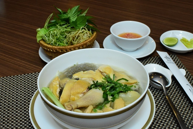 Top 20+ Bún Với Cơm Cái Nào Nhiều Tinh Bột Hơn Miến bao nhiêu calo? Cách ăn miến không gây tăng cân? 34 1 bát miến gà có chứa hàm lượng dinh dưỡng cao, trong đó có chứa 565 calo