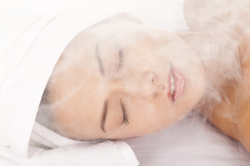 Xông hơi với dầu dừa để trị mụn ẩn