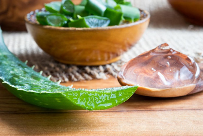 Bạn có thể đắp mặt nạ trực tiếp với nha đam tươi