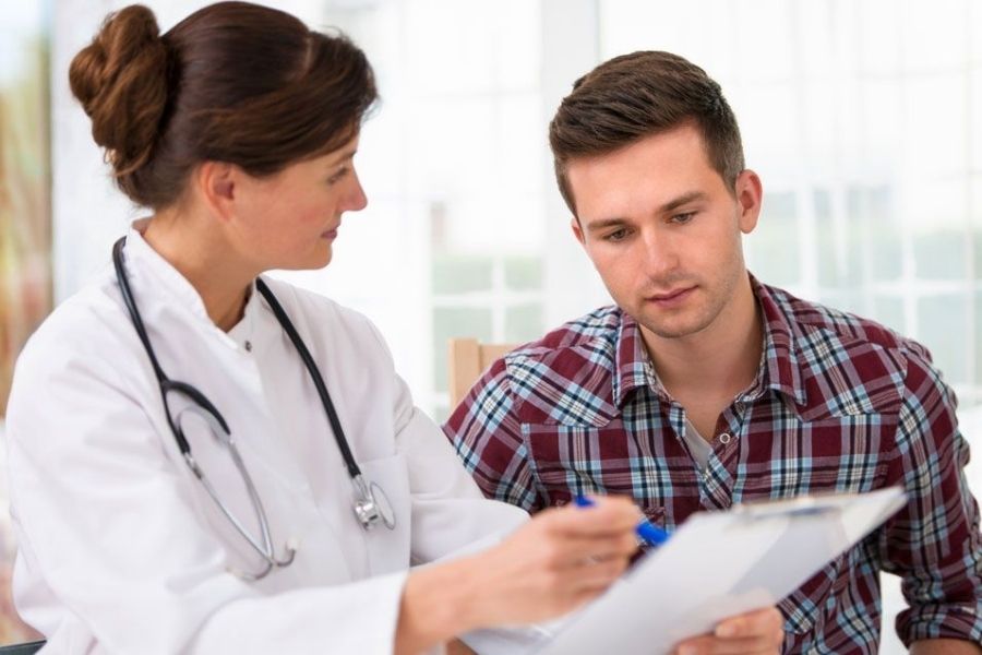Bác sĩ sẽ tư vấn cách chăm sóc da phù hợp cho bạn