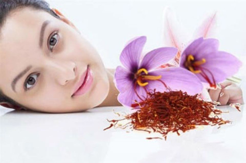 Nhụy hoa nghệ tây và dầu oliu sẽ giúp da trẻ hóa, đàn hồi hơn