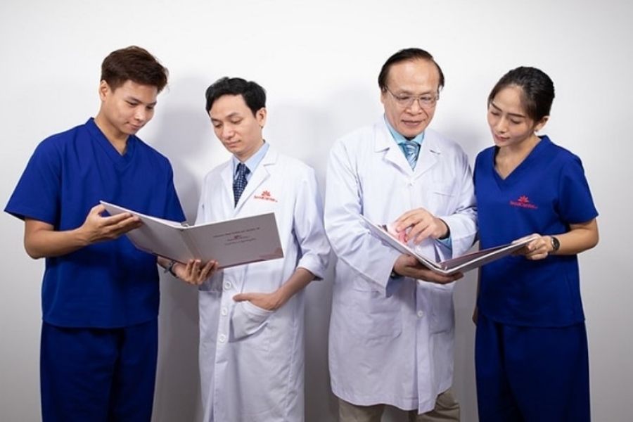 Đội ngũ bác sĩ, kỹ thuật viên giỏi sẽ giảm tối đa mọi rủi ro trong quá trình điều trị
