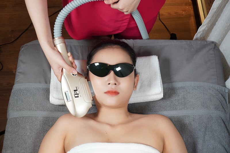 Công nghệ triệt lông Elight hiện đại có thể triệt lông ở vùng da mỏng, nhạy cảm như ở mặt mà không gây đau rát