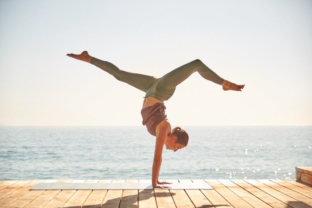 Kiên trì luyện tập yoga đúng cách để có làn da trẻ khỏe