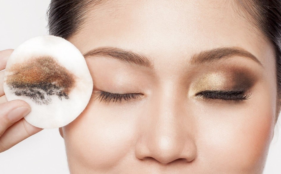 Tổng hợp những cách tháo mi nối tại nhà đơn giản và không đau ANA Beauty Academy 3 Tẩy trang dạng dầu có thể tháo bỏ mi nối hiệu quả