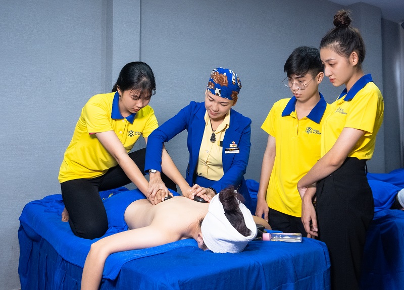Giảng viên luôn dạy cho học viên rất tận tâm, nhiệt huyết