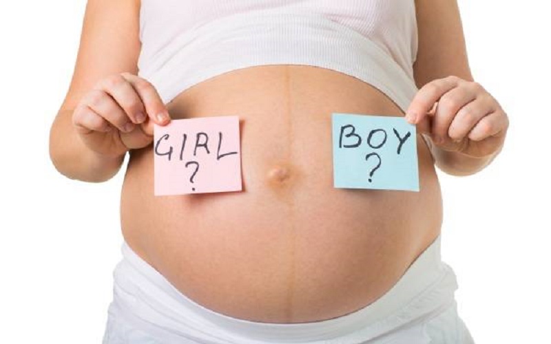 Mẹo cho bé trai đứng nhẹ lên bụng khi vừa mang thai để biết giới tính thai nhi