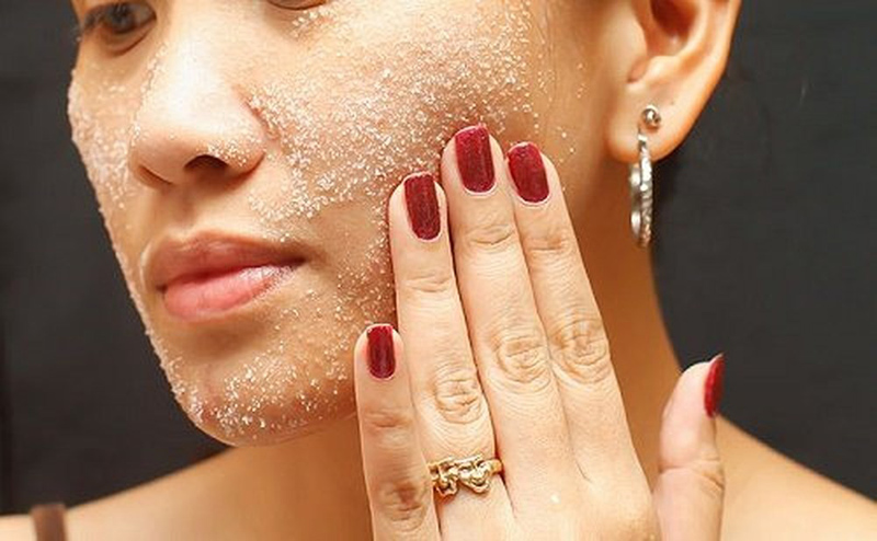 Top 20+ Tẩy Tế Bào Chết Bằng Muối Và Dầu Oliu Muối biển tẩy tế bào chết có được không? Cách thực hiện 42 Thực hiện massage nhẹ nhàng với hỗn hợp dầu oliu cùng muối