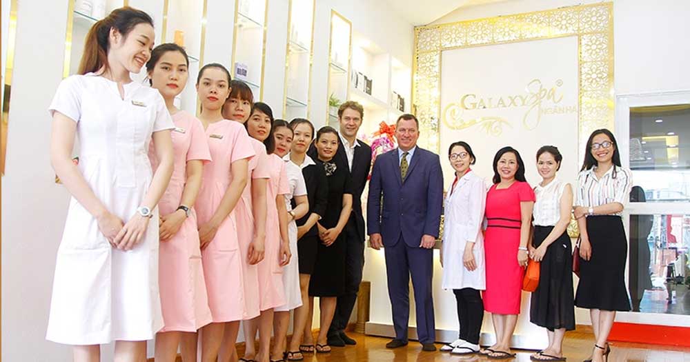 Đội ngũ Galaxy Spa trong buổi ứng dụng thành công công nghệ tế bào gốc