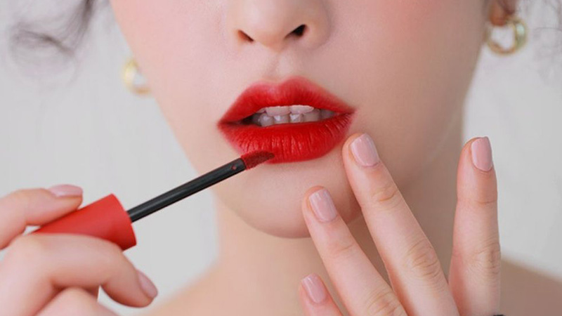Sau khoảng 1 tháng, bạn có thể sử dụng son