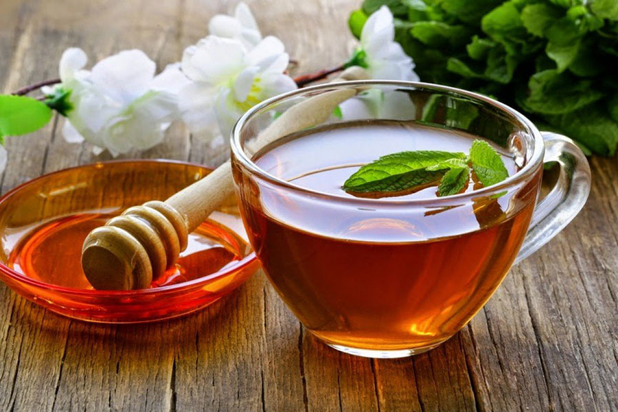 Điều trị bằng mật ong và lá trà xanh
