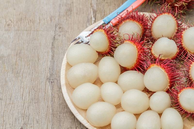 Cách ăn chôm chôm đúng chuẩn không bị mụn