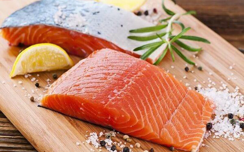 Cá hồi là thực phẩm rất tốt cho việc ăn kiêng, giảm cân