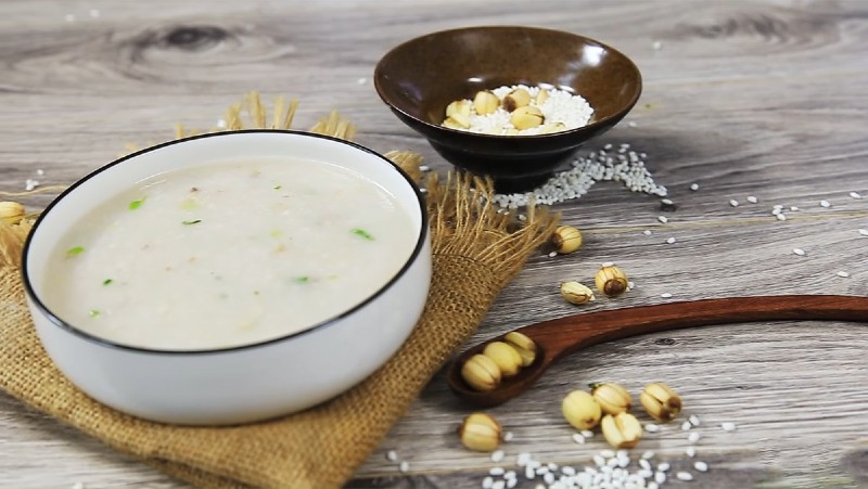 Cháo hạt sen cung cấp dinh dưỡng, cực kỳ tốt cho bé