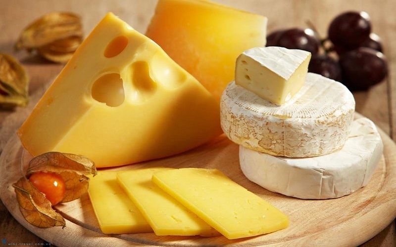 Phô mai chứa nhiều chất khiến da dễ nổi mụn