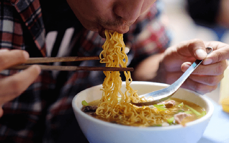 Hãy nấu mì đúng cách để giảm chất béo và độ mặn