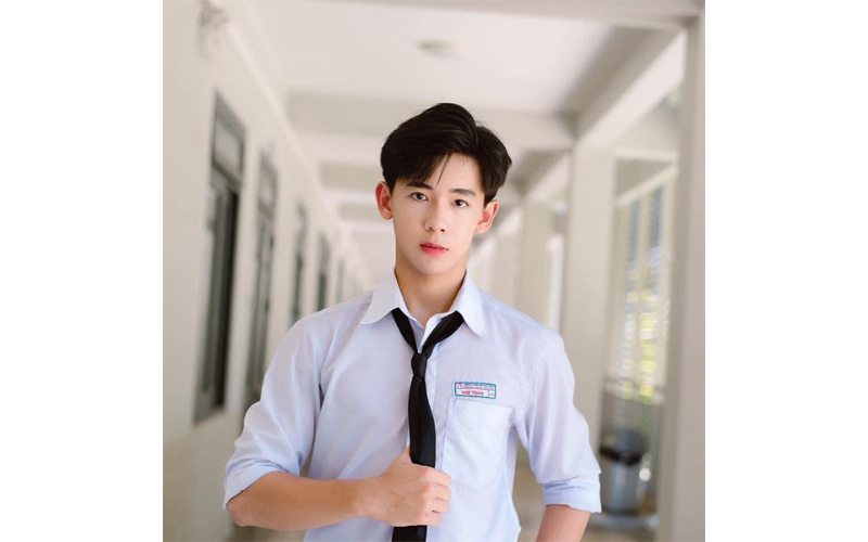 Mái tóc Side part nghiêm túc cho nam học sinh