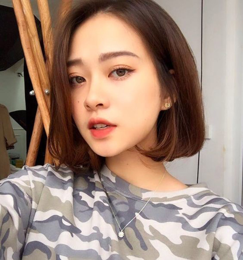Tóc ngắn uốn cúp phần đuôi giúp bạn trở nên cá tính, trẻ trung hơn