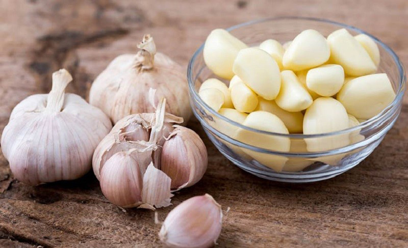 Top 20+ Nguyên Nhân Bị Mụn Cóc Ở Bàn Chân Các loại mụn ở chân và cách khắc phục hiệu quả 33 Dùng tỏi để loại bỏ các nốt mụn ở chân