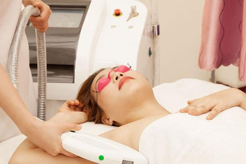 Da tại vị trí lông sáng mịn và đàn hồi hết thâm cùng thẩm mỹ viện Hồng Kong