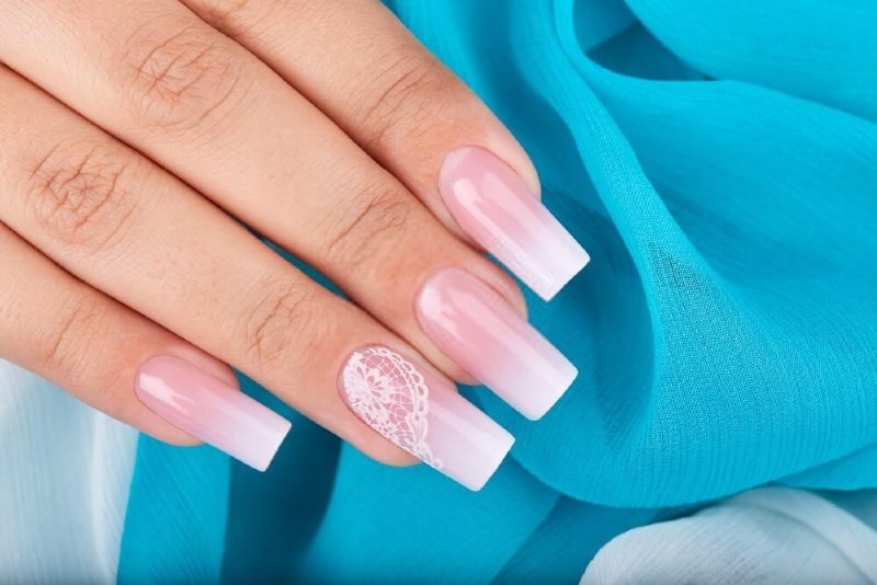 Bạn hãy xếp móng tay giả theo thứ tự phù hợp
