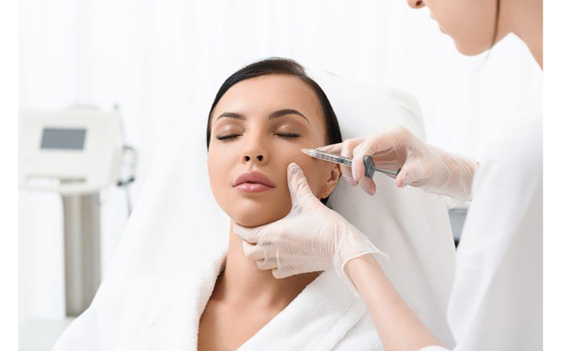 Tiêm botox là cách làm căng da vùng mắt không xâm lấn