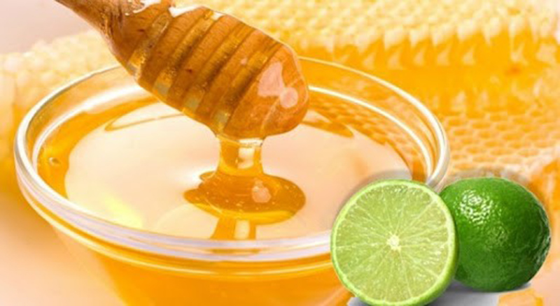 Chanh tươi trộn cùng với mật ong nguyên chất