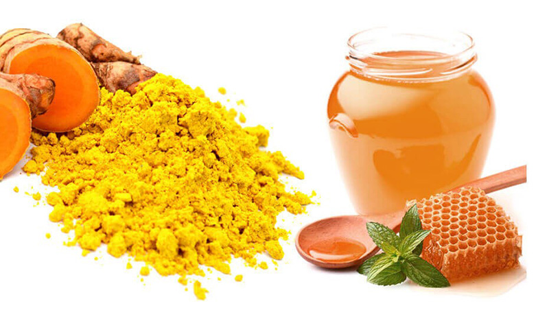Làm hồng cô bé bằng mật ong và tinh bột nghệ cấp tốc an toàn