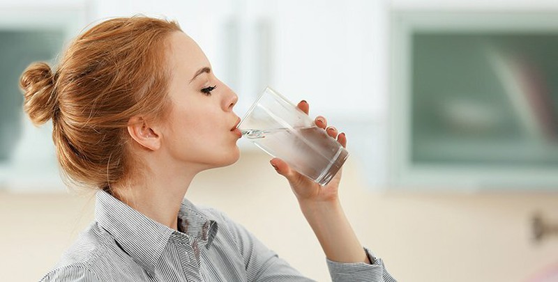 Các bạn cũng nên bổ sung nước thường xuyên để da mịn màng hơn