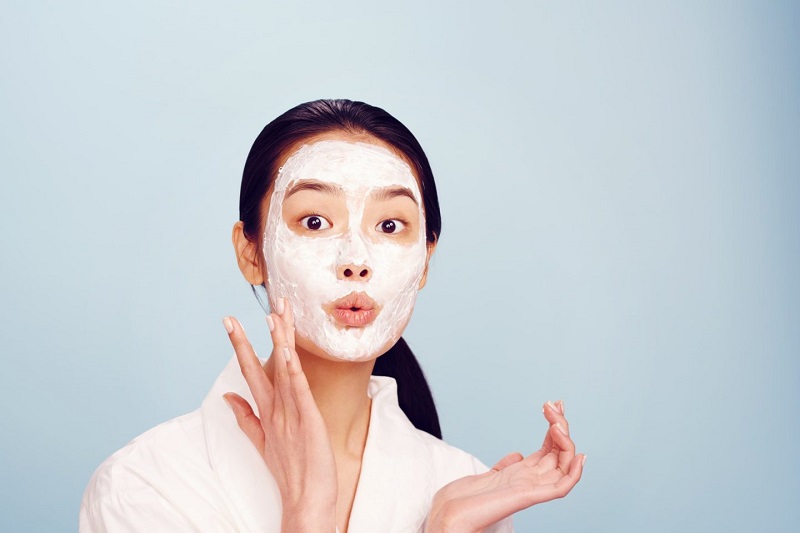 Cách chăm sóc da mặt ở tuổi 13 bằng việc tẩy tế bào chết