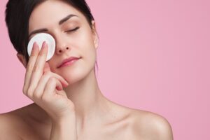 Dầu dừa có khả năng làm rụng các mi giả cực kỳ hiệu quả và an toàn