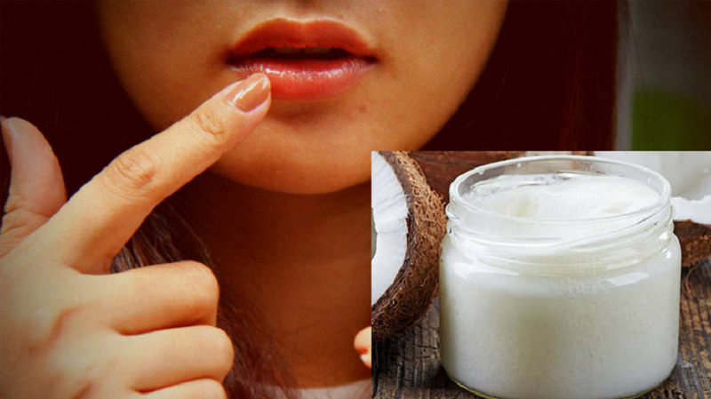 Bôi dầu dừa lên môi để tránh tình trạng môi nứt, khô hay thâm môi