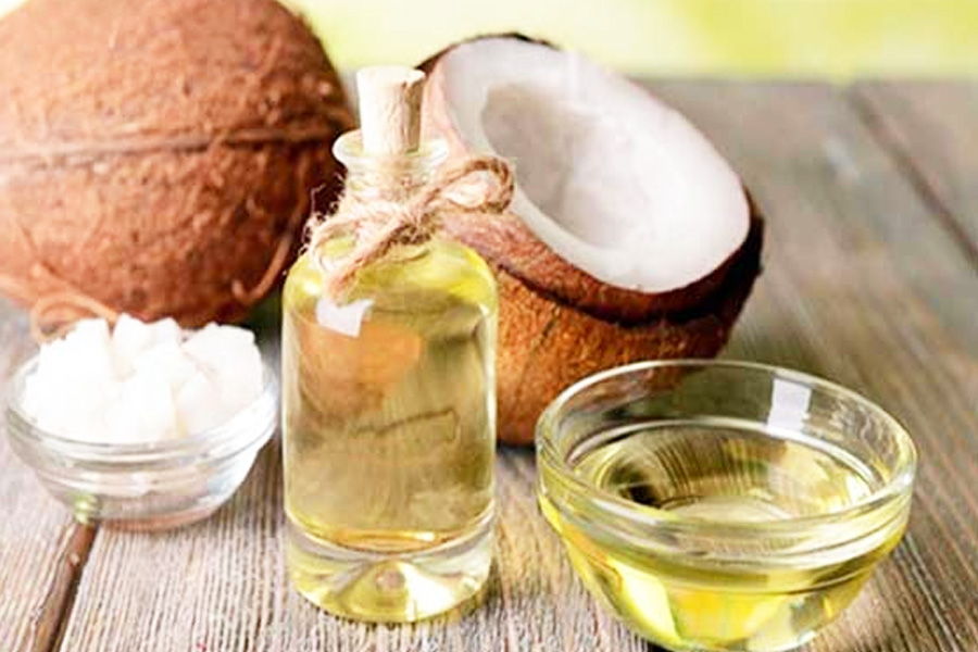Sử dụng dầu dừa dưỡng môi