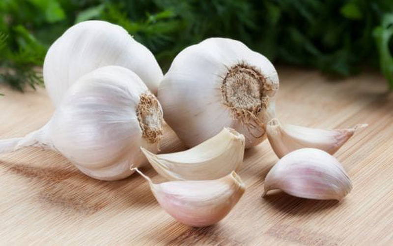 Hoạt chất Allicin trong tỏi có tác dụng loại bỏ mụn cóc nhanh chóng