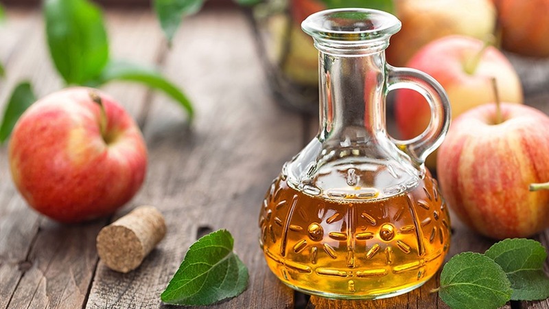 Giấm táo và tỏi là công thức trị mụn mủ hiệu quả