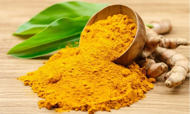 Tinh bột nghệ và sữa chua không đường chống viêm sưng hiệu quả