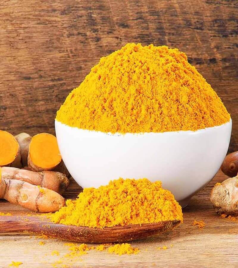 Bột nghệ giảm mụn nhọt tại mông nhờ thành phần curcumin