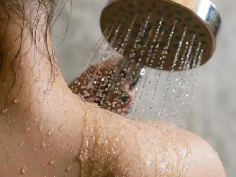 Tắm rửa thường xuyên rút ngắn thời gian trị mụn nhọt ở mông