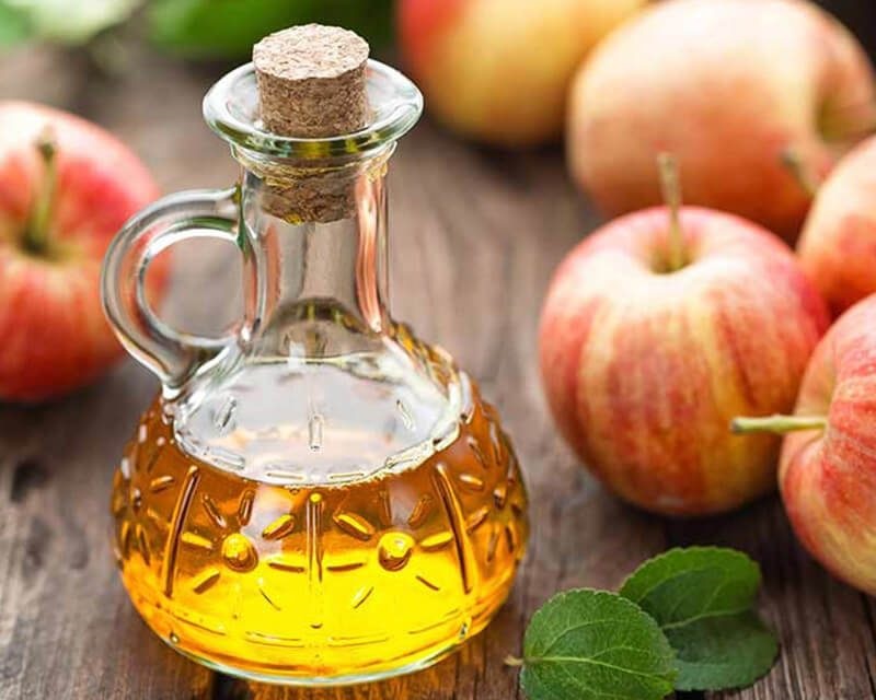 Dùng giấm táo tắm loại bỏ nguy cơ bị mụn nhọt