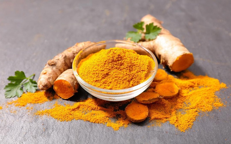 Sử dụng tinh bột nghệ loại bỏ mụn nhọt