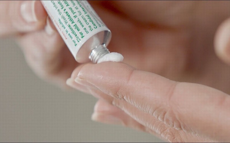 Không dùng sản phẩm có chứa corticosteroid bôi lên da