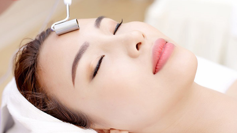 Top 20+ Các Phương Pháp Làm Trắng Da Hiện Nay Cấy trắng da mặt có tốt không? Các phương pháp làm đẹp da mặt khác 28 Điện di Vitamin C là phương pháp làm đẹp da mặt hiệu quả
