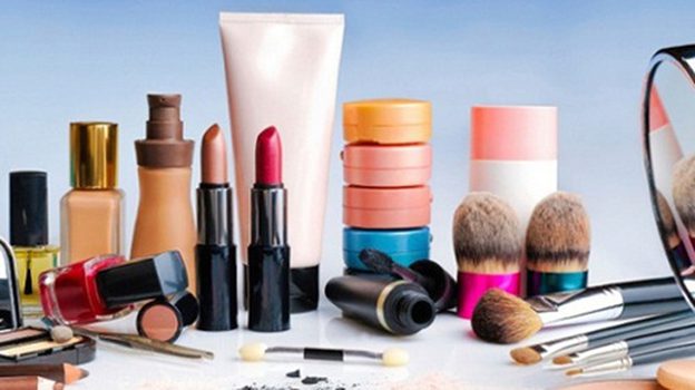 Kem trộn và các loại mỹ phẩm không rõ nguồn gốc sẽ gây mụn