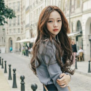Bật mí 10 kiểu tóc nữ cho người gầy cao HOT TREND 9 Tóc ngắn mái thưa giúp gương mặt thanh tú hơn