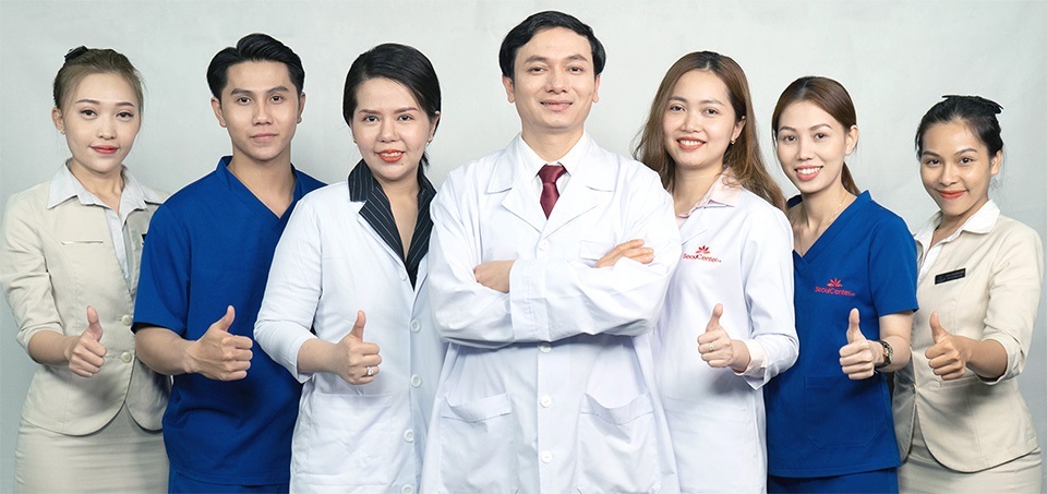 Đội ngũ bác sĩ thẩm mỹ, phụ tá trình độ chuyên môn cao, dày kinh nghiệm
