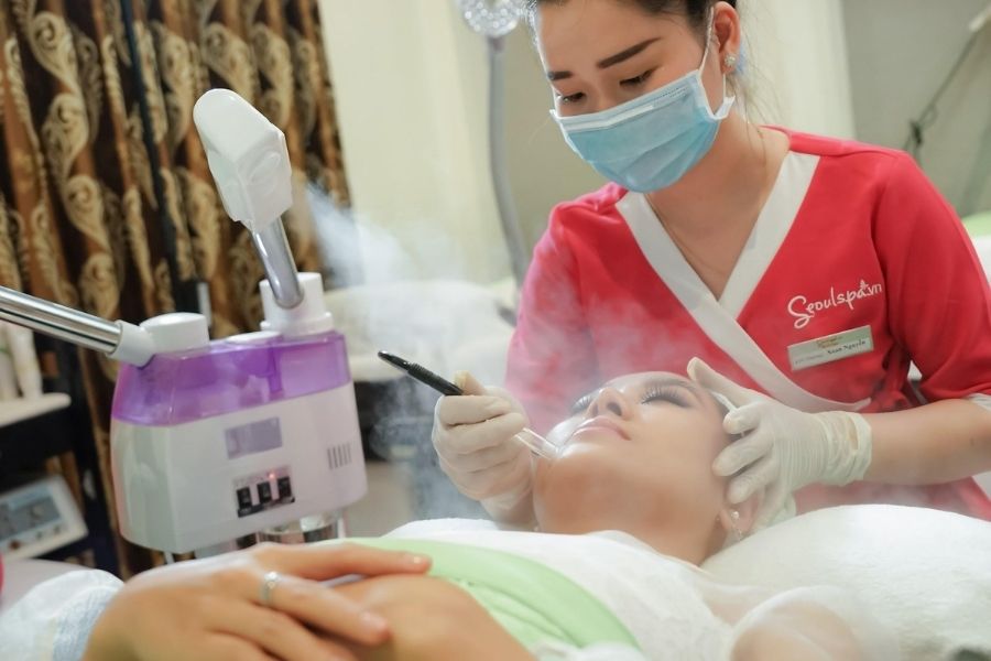 Hãy nhớ chọn spa trị mụn giá rẻ có không gian tiện nghi, đẹp và thoáng mát
