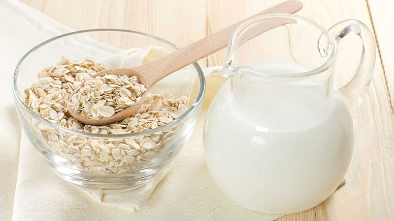 Bột yến mạch và sữa tươi dưỡng trắng da
