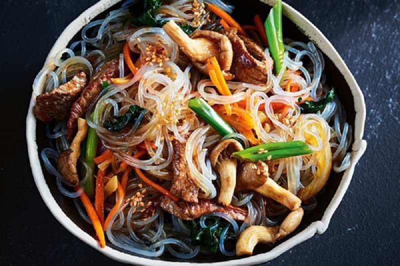 Top 20+ Bún Với Cơm Cái Nào Nhiều Tinh Bột Hơn Miến bao nhiêu calo? Cách ăn miến không gây tăng cân? 33 Miến xào rau củ thường sẽ chứa khoảng 352 calo rất phù hợp với những ai đang giảm cân
