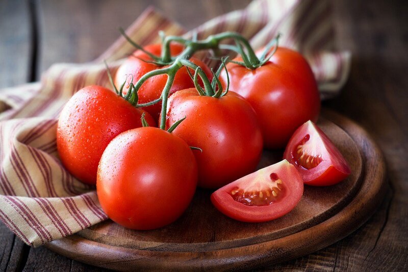 Cà chua có chứa nhiều vitamin C làm đẹp da và tốt cho sức khỏe