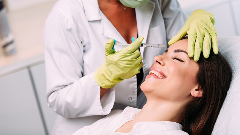 Top 20+ Những Điều Cần Biết Khi Tiêm Filler Tiêm filler là gì? Những vấn đề cần biết trước khi tiêm 26 Tiêm filler phải được thực hiện bởi bác sĩ có chuyên môn